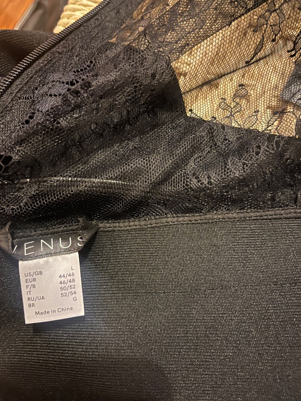 VENUS - Picture 4 of 6